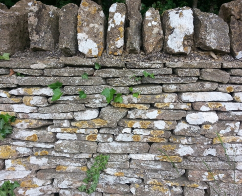 Stonemasonry on stone walling
